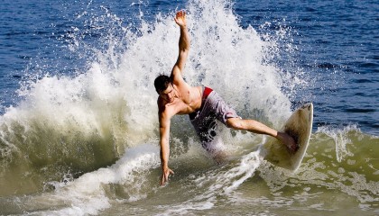 开云官网APP下载-季后赛中的“奇迹逆转”：库里在第四节投中六个三分逆袭成功！