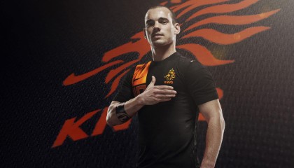 开云集团中国官网-夜间自由潜水表演，光影交错尽显海底魅力，夜间潜水训练事件